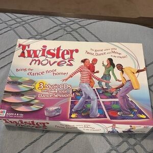 Twister moves dance edition with 3 music CDs & 144 dance sessions NIB